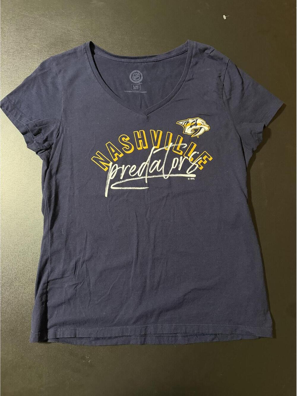 NHL‎ Nashville Predators Women’s Navy Blue V-Neck Graphic T-Shirt Size Large